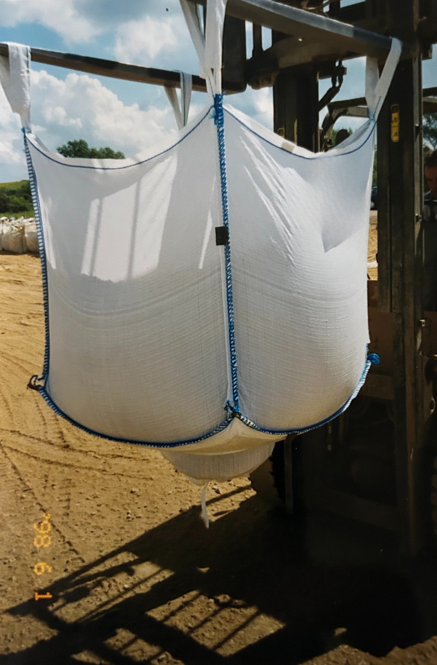 Builders Bag -90 x 90 x 90cm Open Top, Discharge spout (1000kg 6:1) Multi Trip